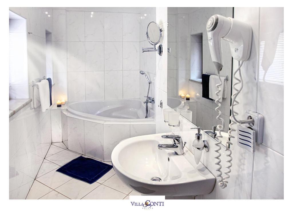 Hotel Villa Conti Písek エクステリア 写真