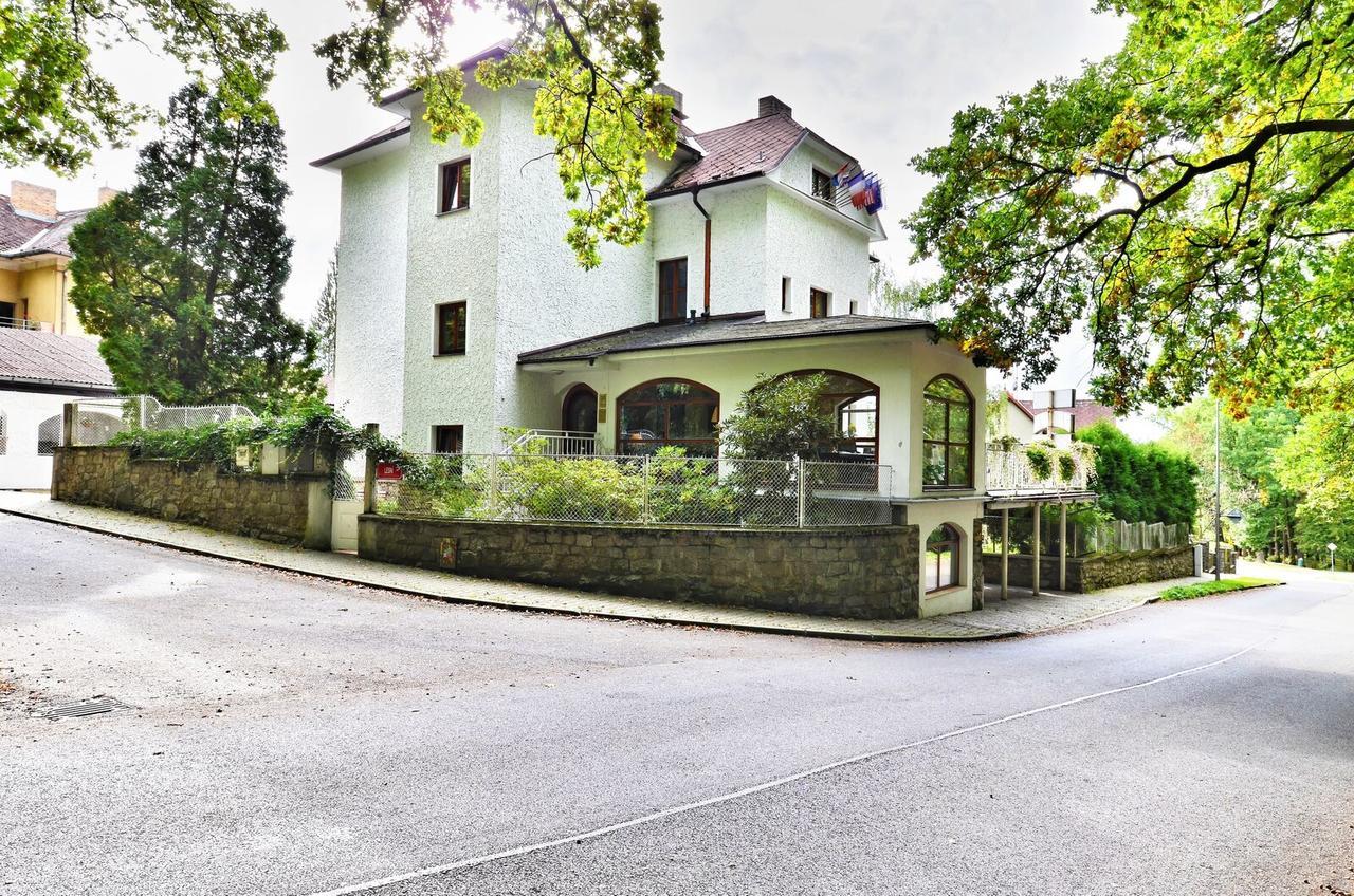 Hotel Villa Conti Písek エクステリア 写真