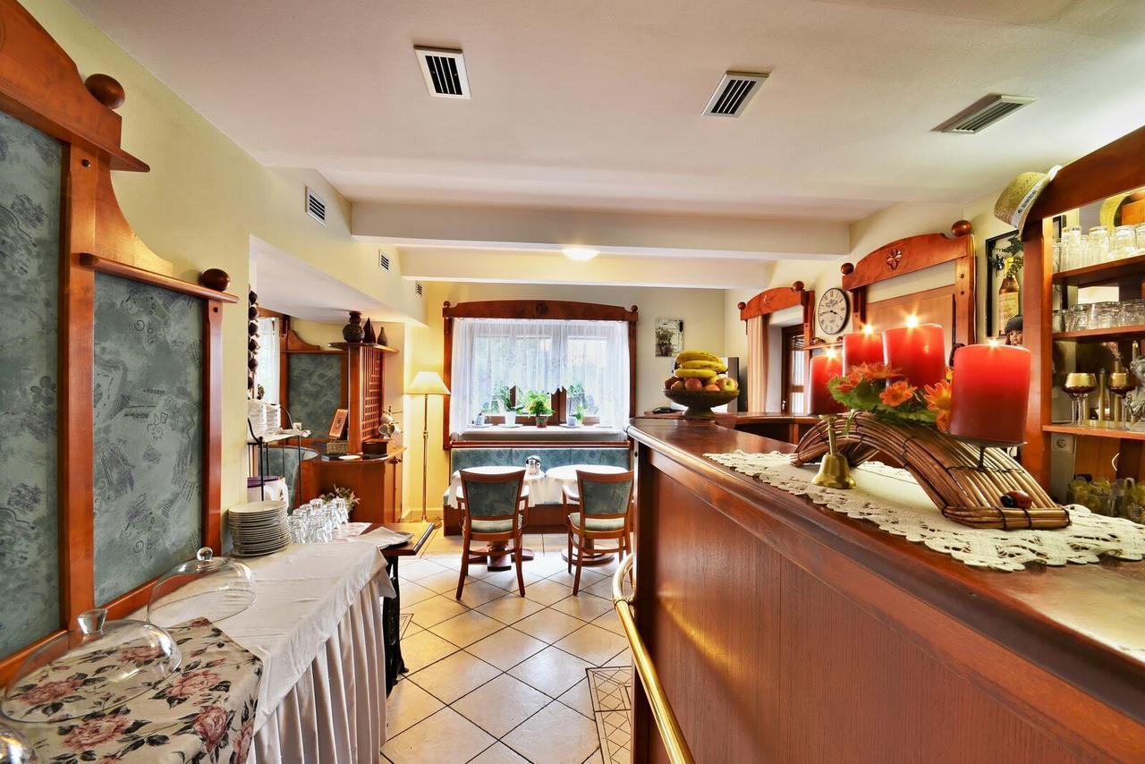 Hotel Villa Conti Písek エクステリア 写真