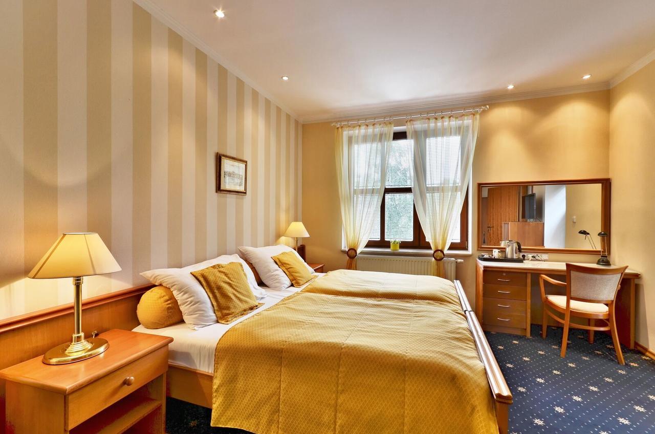Hotel Villa Conti Písek エクステリア 写真