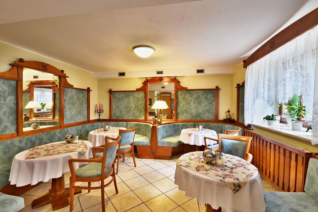 Hotel Villa Conti Písek エクステリア 写真