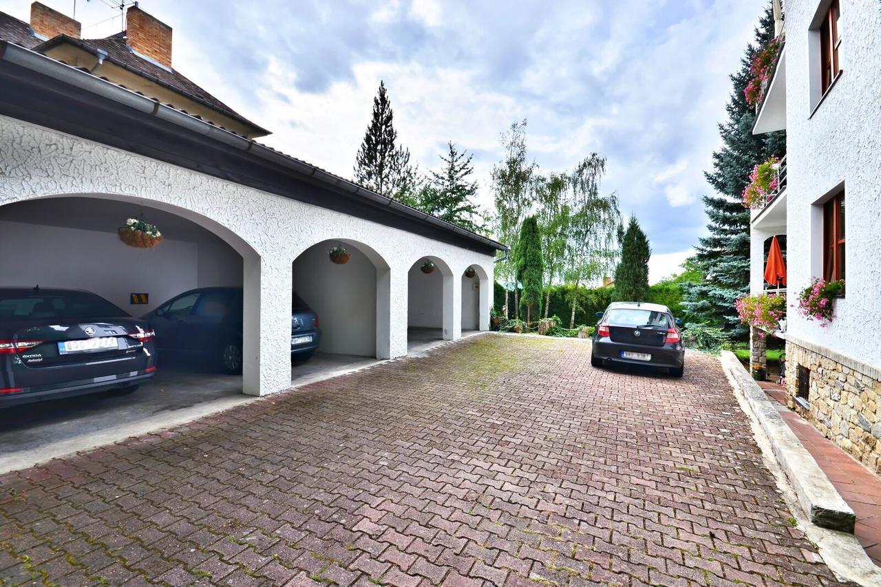 Hotel Villa Conti Písek エクステリア 写真